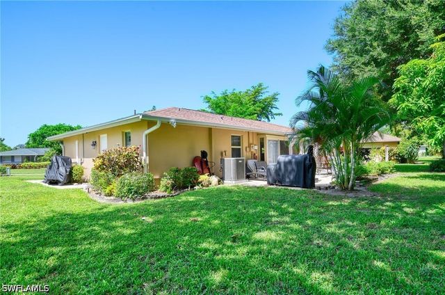 20 Maui CIR 20, Naples, FL 34112