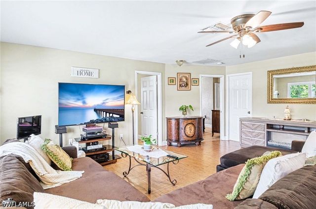 20 Maui CIR 20, Naples, FL 34112
