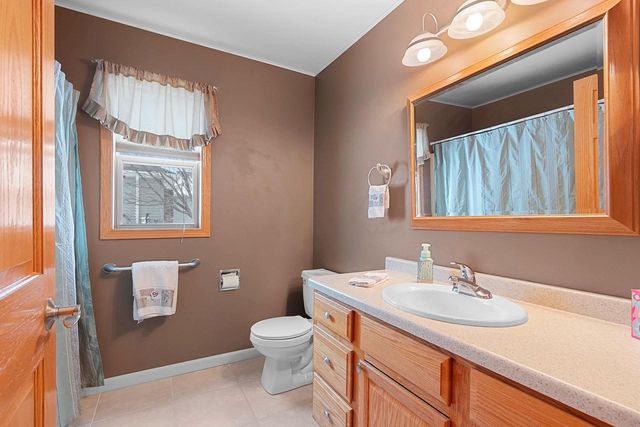 1602 MEADOWS LANE, Luxemburg, WI 54217