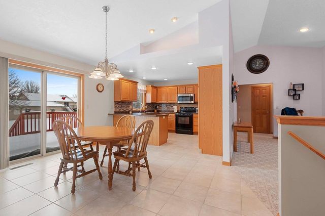 1602 MEADOWS LANE, Luxemburg, WI 54217