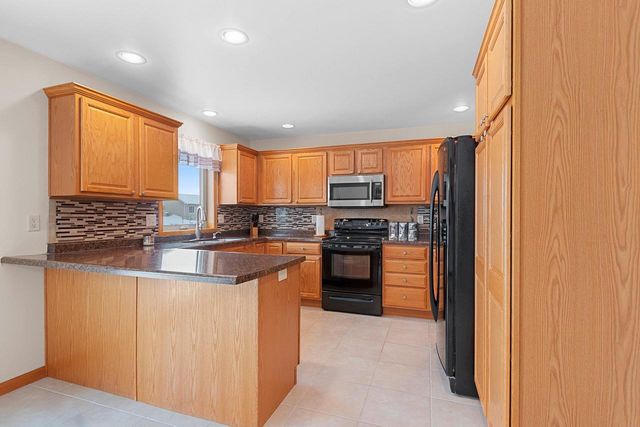 1602 MEADOWS LANE, Luxemburg, WI 54217