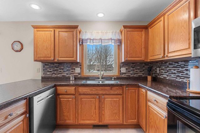 1602 MEADOWS LANE, Luxemburg, WI 54217