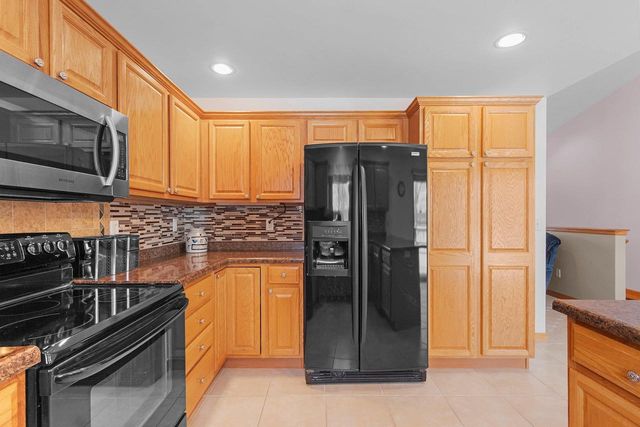 1602 MEADOWS LANE, Luxemburg, WI 54217