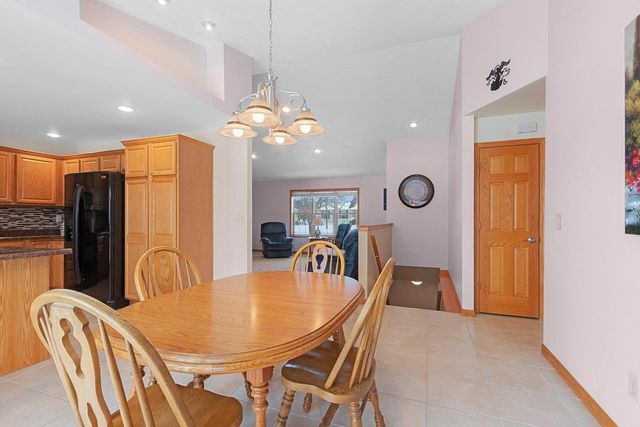 1602 MEADOWS LANE, Luxemburg, WI 54217