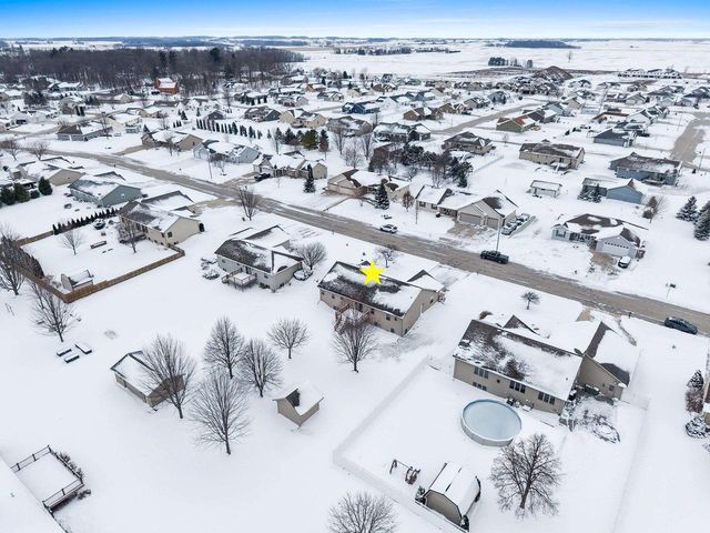 1602 MEADOWS LANE, Luxemburg, WI 54217