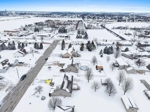 1602 MEADOWS LANE, Luxemburg, WI 54217