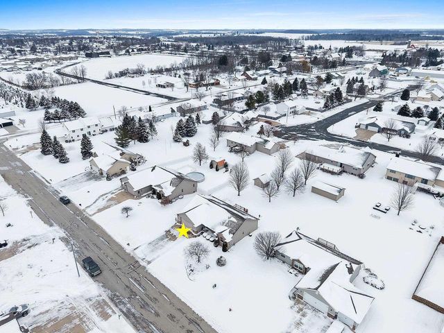 1602 MEADOWS LANE, Luxemburg, WI 54217