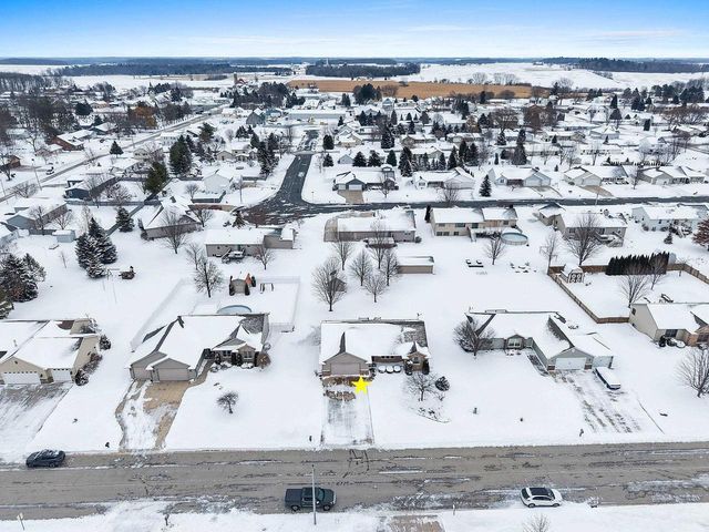 1602 MEADOWS LANE, Luxemburg, WI 54217