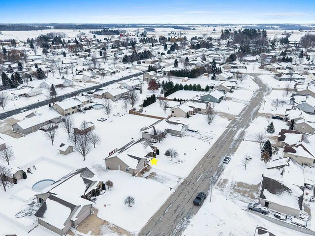 1602 MEADOWS LANE, Luxemburg, WI 54217