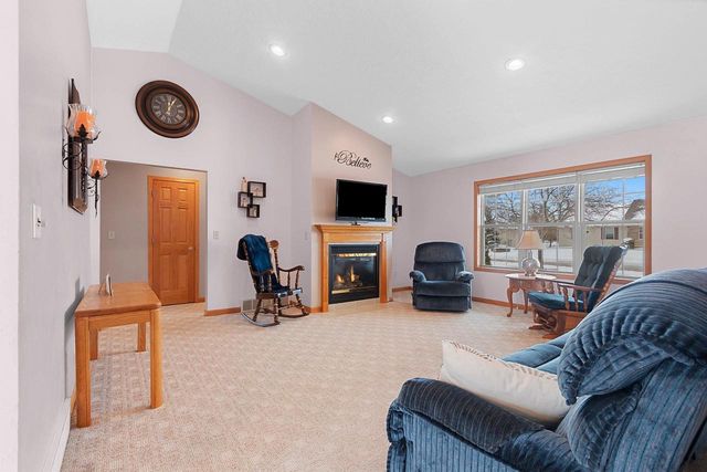 1602 MEADOWS LANE, Luxemburg, WI 54217