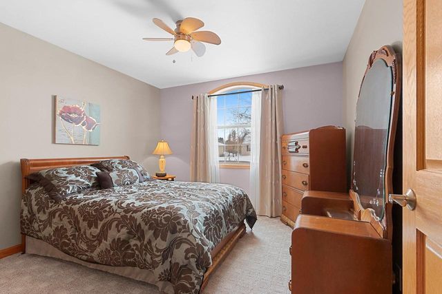 1602 MEADOWS LANE, Luxemburg, WI 54217