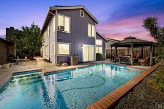 887 Sage Dr, Vacaville, CA 95687