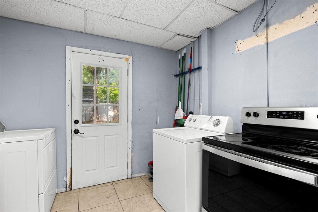Image 12 of property listing at 110 N LINCOLN AVENUE, Tampa, FL 33609