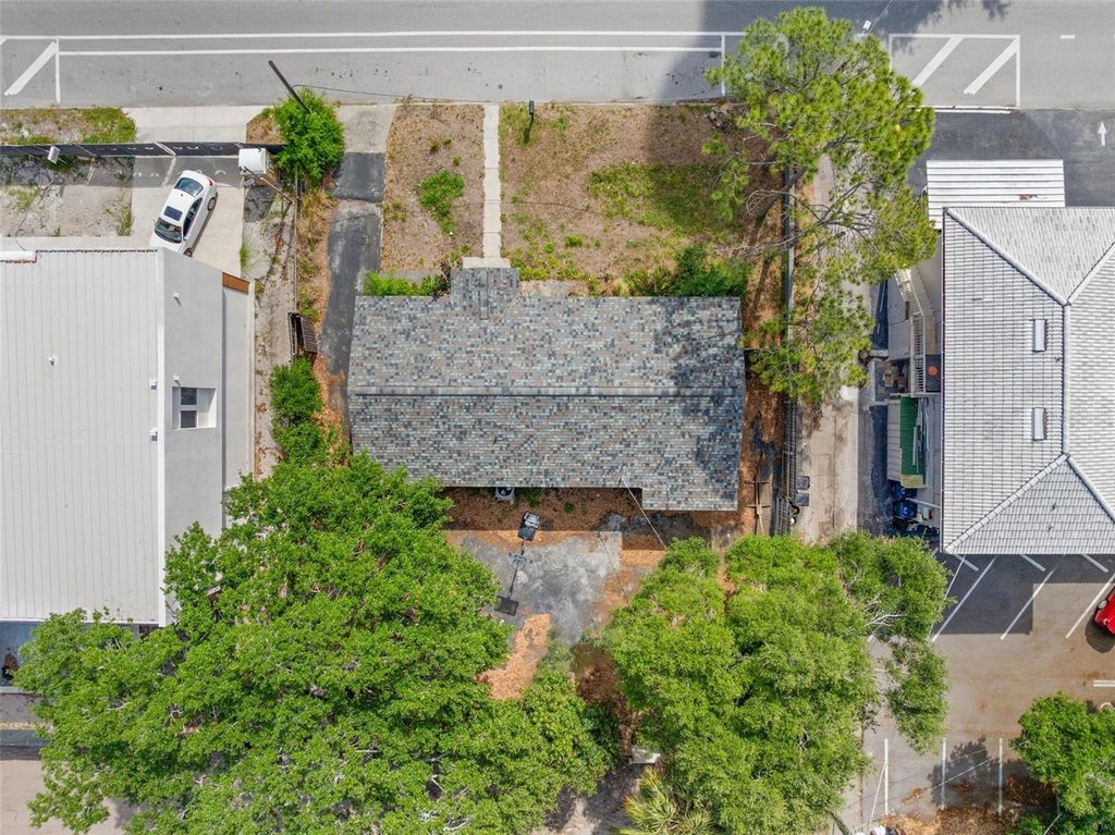 Image 26 of property listing at 110 N LINCOLN AVENUE, Tampa, FL 33609