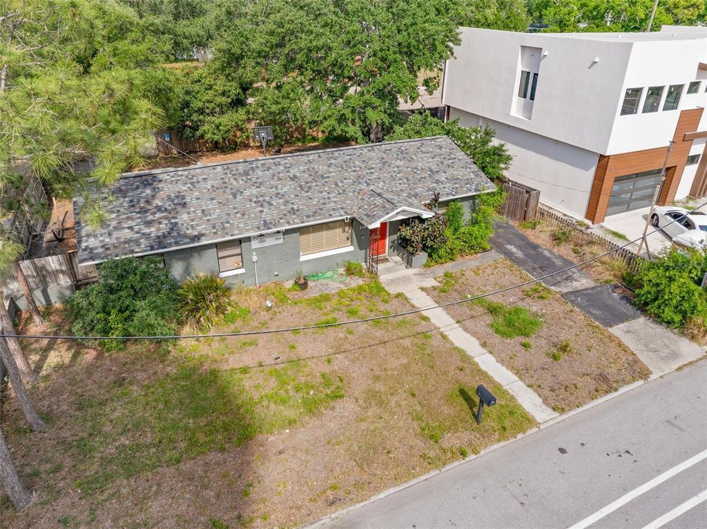 Image 27 of property listing at 110 N LINCOLN AVENUE, Tampa, FL 33609