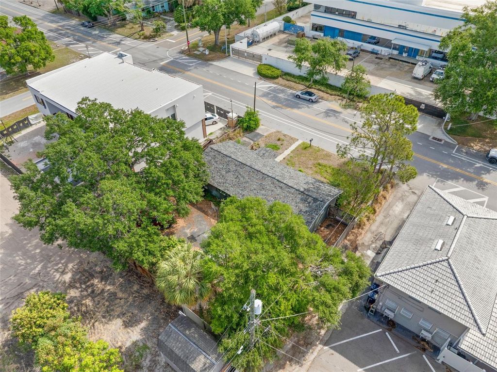 Image 31 of property listing at 110 N LINCOLN AVENUE, Tampa, FL 33609