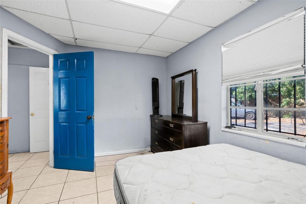 Image 5 of property listing at 110 N LINCOLN AVENUE, Tampa, FL 33609