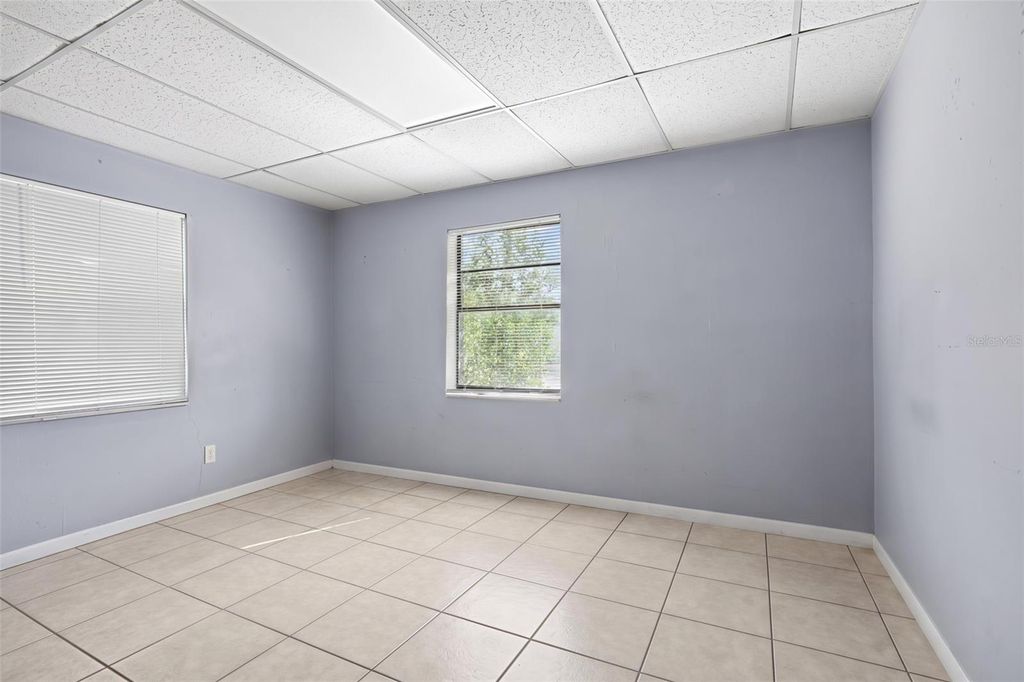 Image 7 of property listing at 110 N LINCOLN AVENUE, Tampa, FL 33609