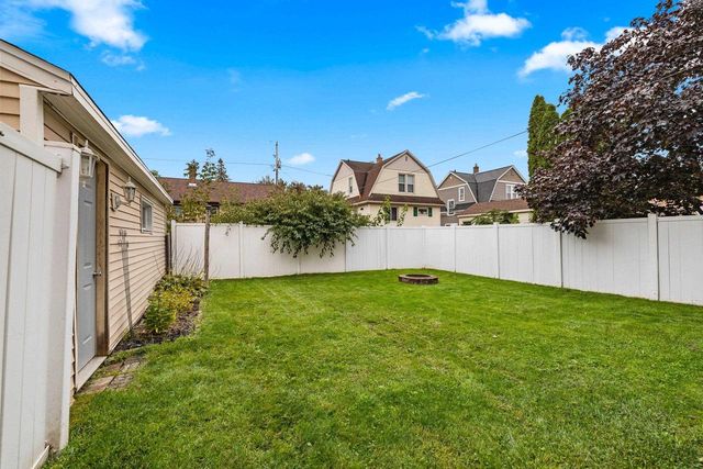 935 W 8TH AVENUE, Oshkosh, WI 54902