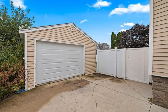 935 W 8TH AVENUE, Oshkosh, WI 54902