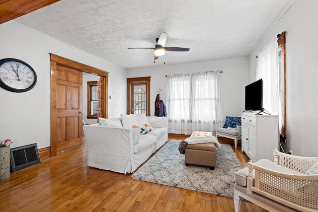 935 W 8TH AVENUE, Oshkosh, WI 54902