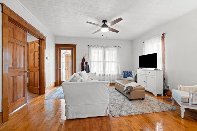 935 W 8TH AVENUE, Oshkosh, WI 54902