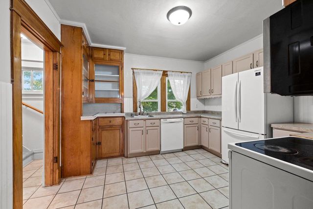 935 W 8TH AVENUE, Oshkosh, WI 54902