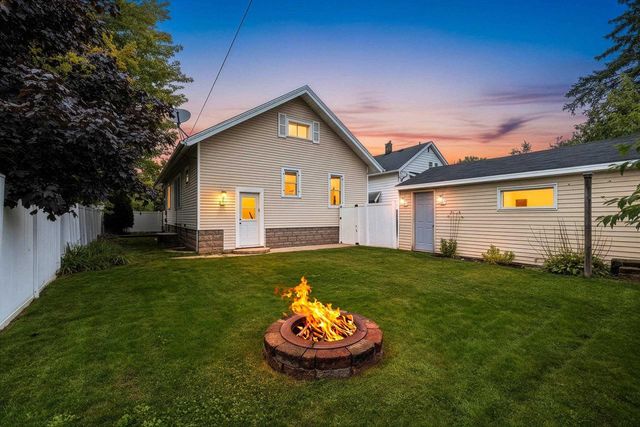 935 W 8TH AVENUE, Oshkosh, WI 54902