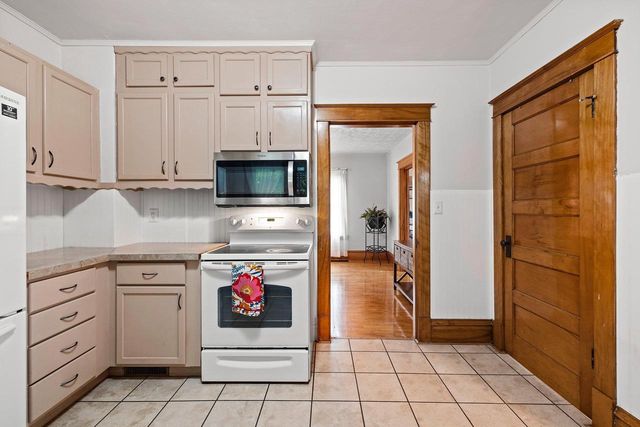 935 W 8TH AVENUE, Oshkosh, WI 54902