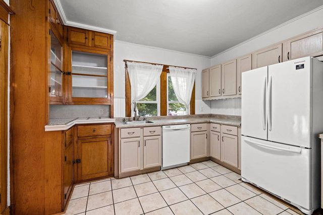 935 W 8TH AVENUE, Oshkosh, WI 54902