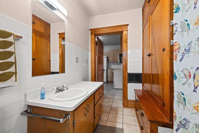 935 W 8TH AVENUE, Oshkosh, WI 54902