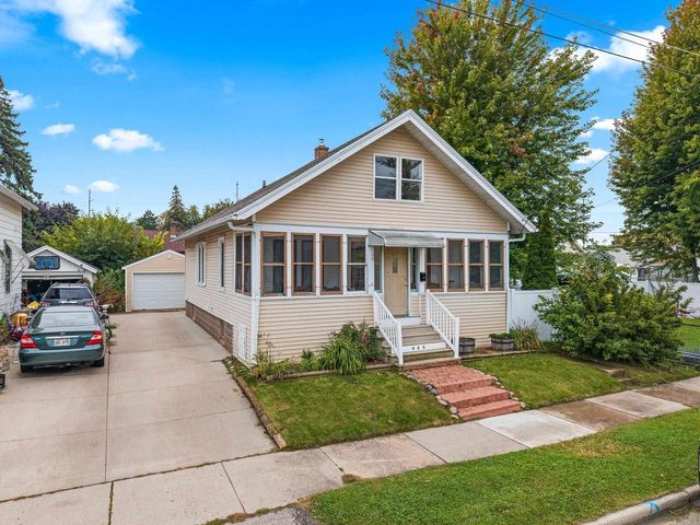 935 W 8TH AVENUE, Oshkosh, WI 54902