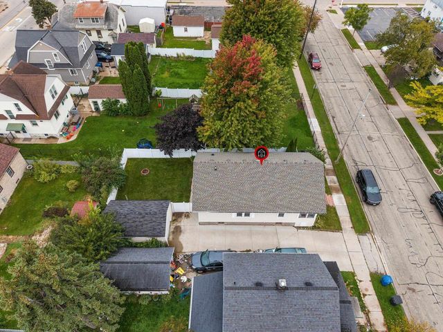 935 W 8TH AVENUE, Oshkosh, WI 54902