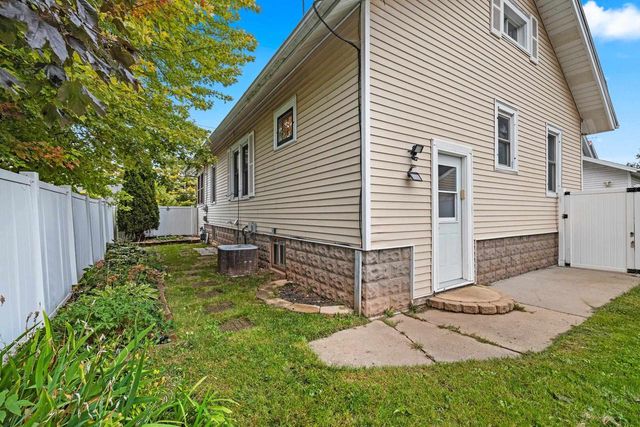 935 W 8TH AVENUE, Oshkosh, WI 54902