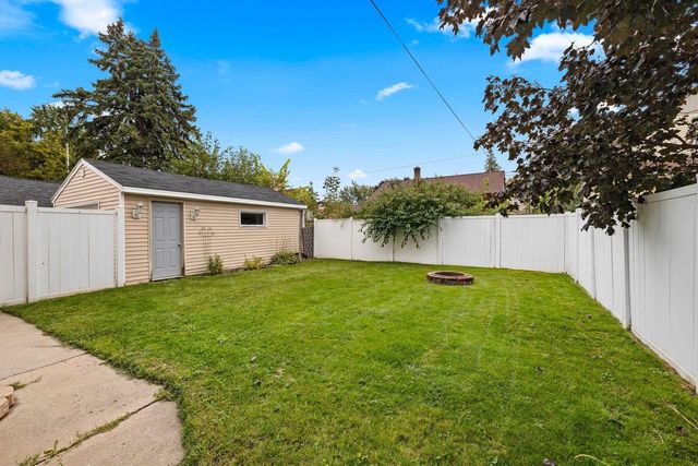 935 W 8TH AVENUE, Oshkosh, WI 54902