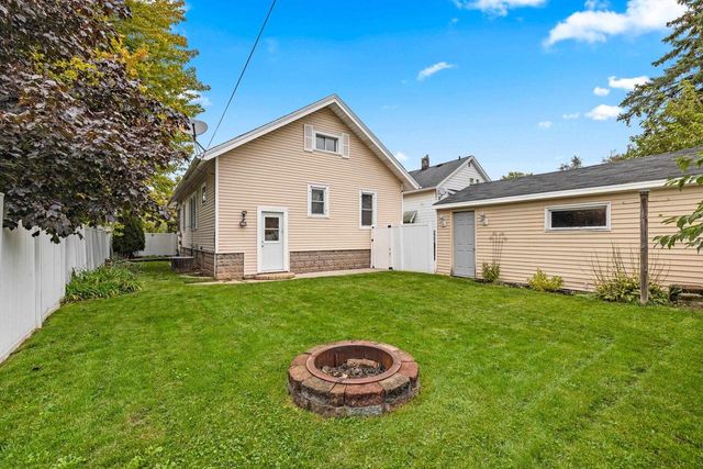 935 W 8TH AVENUE, Oshkosh, WI 54902