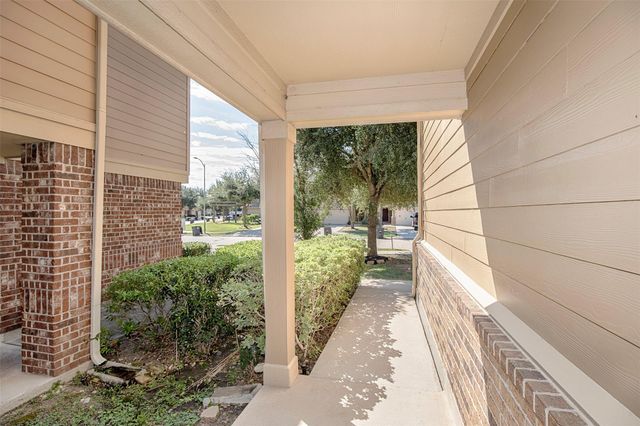 8034 Chasewood Drive, Houston, TX 77489