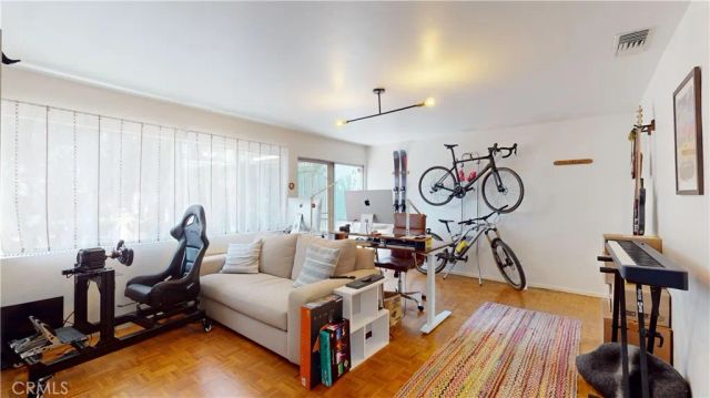 2049 Argyle Avenue, Los Angeles, CA 90068