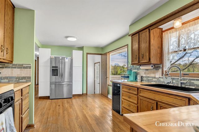 9980 7 Mile Road, Rockford, MI 49341