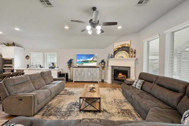 3125 CREEK RIDGE ST, Seguin, TX 78155