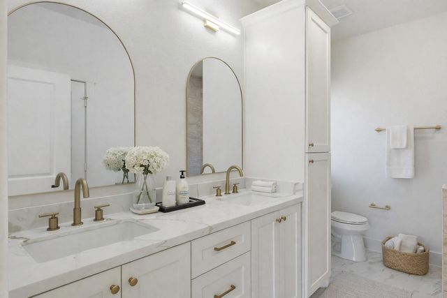 421 S Nugent Street, La Porte, TX 77571