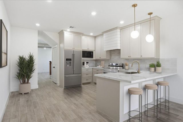 421 S Nugent Street, La Porte, TX 77571