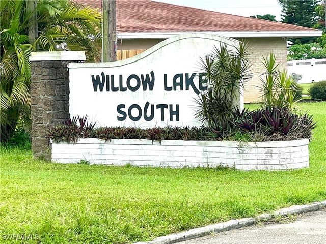 834 Gardenside CT, Lehigh Acres, FL 33936