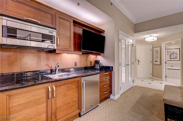 135 East Harmon Avenue 3215, Las Vegas, NV 89109