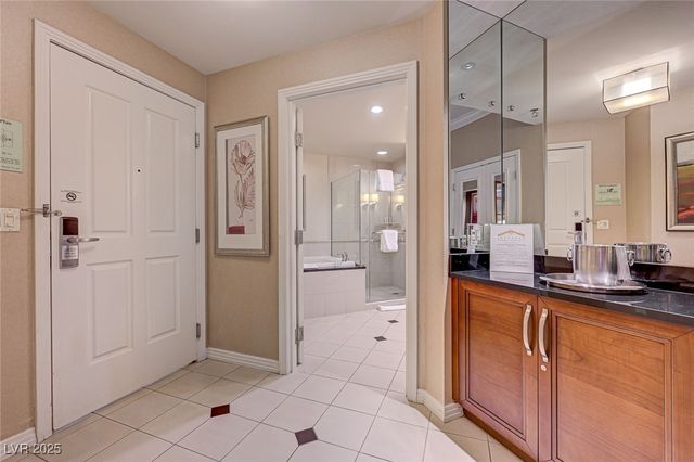 135 East Harmon Avenue 3215, Las Vegas, NV 89109