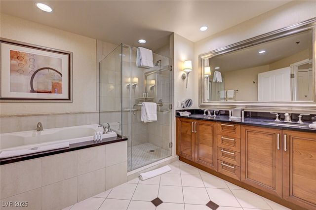 135 East Harmon Avenue 3215, Las Vegas, NV 89109