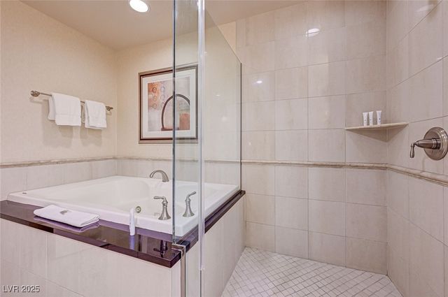 135 East Harmon Avenue 3215, Las Vegas, NV 89109