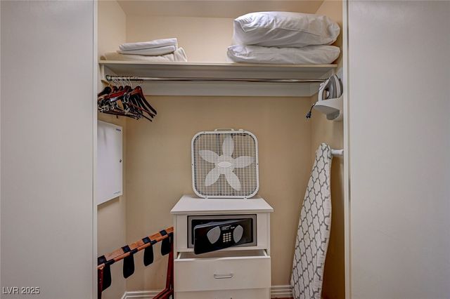 135 East Harmon Avenue 3215, Las Vegas, NV 89109