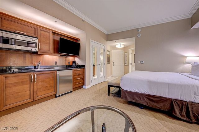 135 East Harmon Avenue 3215, Las Vegas, NV 89109