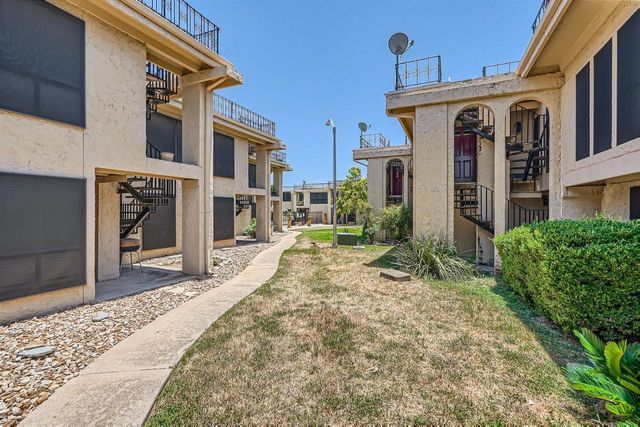 5918 Lago Vista WAY D-27, Lago Vista, TX 78645